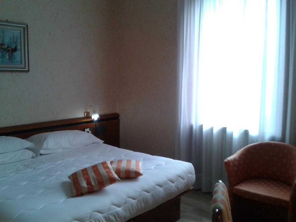 Hotel Villa Delle Ortensie Sant'Omobono Terme Номер фото