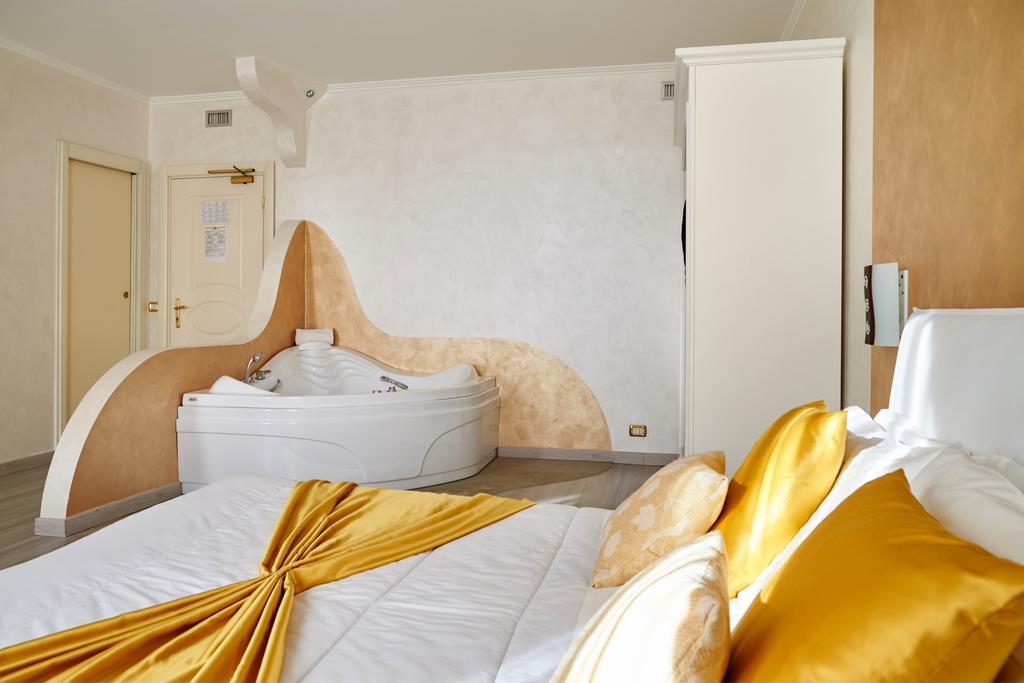 Hotel Villa Delle Ortensie Sant'Omobono Terme Экстерьер фото